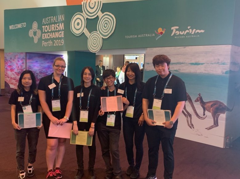 Murdoch_TE's tweet photo. @Murdoch_TE students volunteered at #ATE19, Aus's premier tourism trade event in April. #Volunteering is a wonderful way to build your professional network and develop your #employability skills. Interested? Talk to your lecturers or keep a close eye on the LMS announcements 👩🏭📢 https://t.co/7T7u5Gu5h5