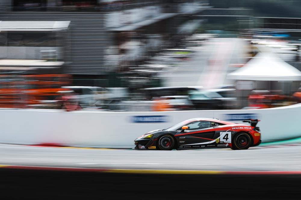 joshsmithraces's tweet photo. Speechless.... Lead the entire race until the last lap and then had to retire due to a burst radiator after contact. We will back as even stronger at Brands Hatch in just over a week. #mclaren #570s  #gt4 #neverstop #nevergiveup #keeppushing #britishgt https://t.co/pSvCAWDr2J