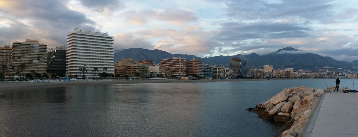 ¡Buenos días, #Fuengirola! Ya está aquí el viernes. A disfrutar del día... Y cuando caiga el sol, "Noches al relente" en 21 chiringuitos con música en vivo hasta las 2:00 horas.
#FelizFindeSemana
