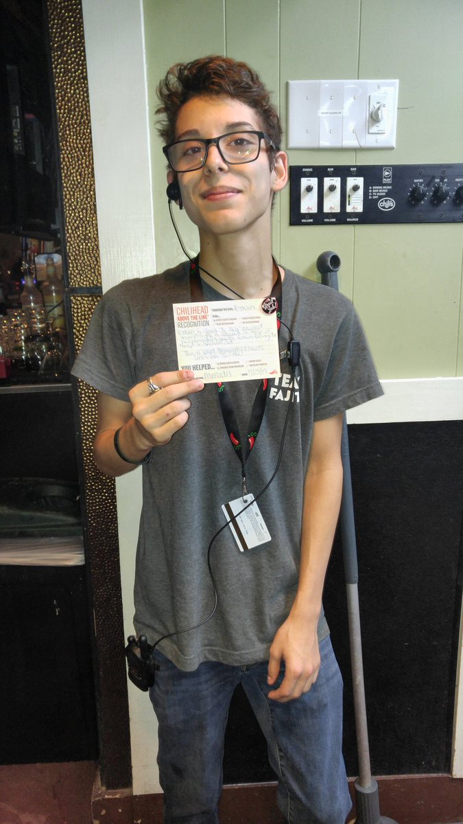 Mercedes_C15's tweet photo. This guy right here is all about #makingeveryguestcount. Ethan goes above &amp; beyond with Team Service when he Hosts helping the servers. #bringingbackguests #chilisbaycity #chilislove #focusedrecognition @c_2wood https://t.co/yctPrsqWFh