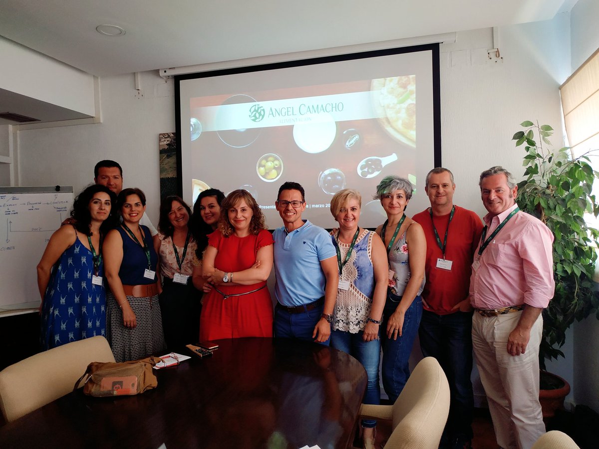Ésta semana <a href="/LanzaSevilla19/">Lanzadera de Empleo Sevilla</a> ha visitado las instalaciones de la empresa Ángel Camacho Alimentación  en Espartinas, dónde su responsable de #RRHH Miguel Ángel Bermúdez nos contó qué aspectos son interesantes a la hora de seleccionar #talento además de la historia de la #empresa 📉