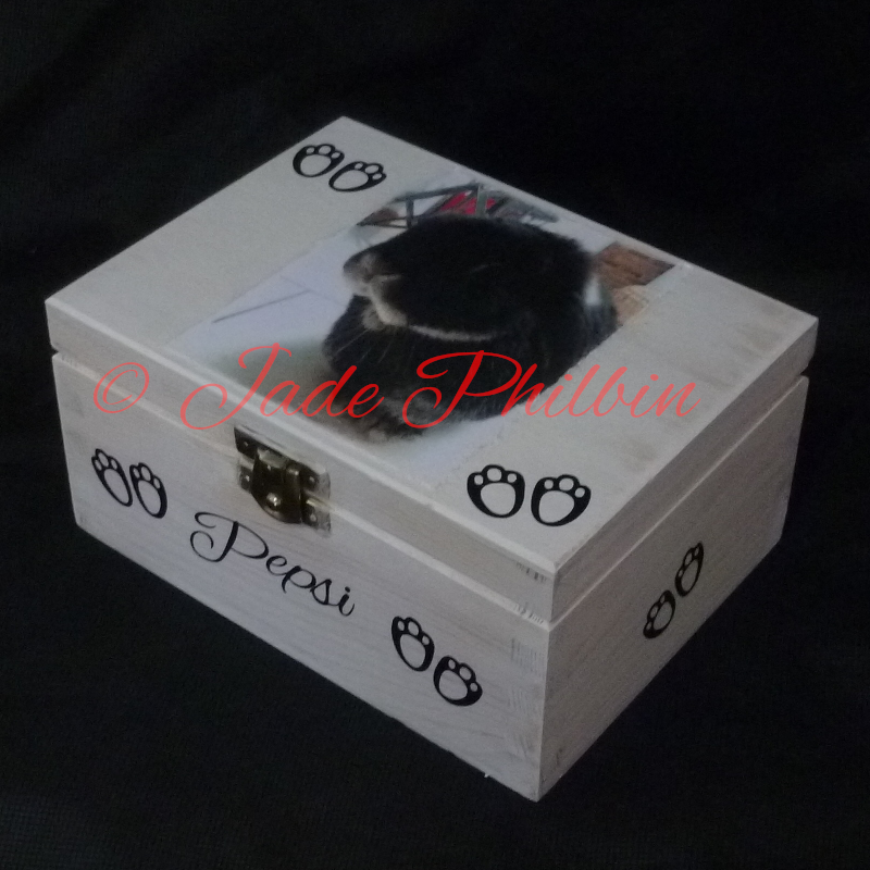 Jade_Philbin's tweet photo. Check this beauty out. I made this for a customer, she saw my dog one and asked if I can do any image, and a rabbit. Which I do, these are custom made #memoryboxes #ashesbox #keepsake
order here https://t.co/2fRPLVKFAr
#earlybird #earlybiz #uksmallbiz #wominbiz #ATSOPRO #KPRS https://t.co/QIruemJyLH