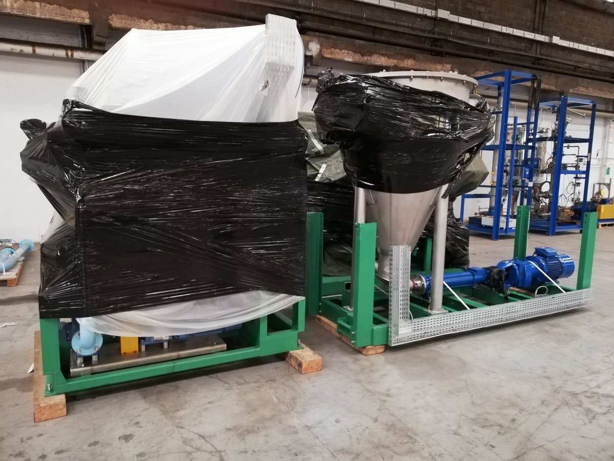 Packing for shipment.
New grease finishing line (milling &amp; deaeration module)