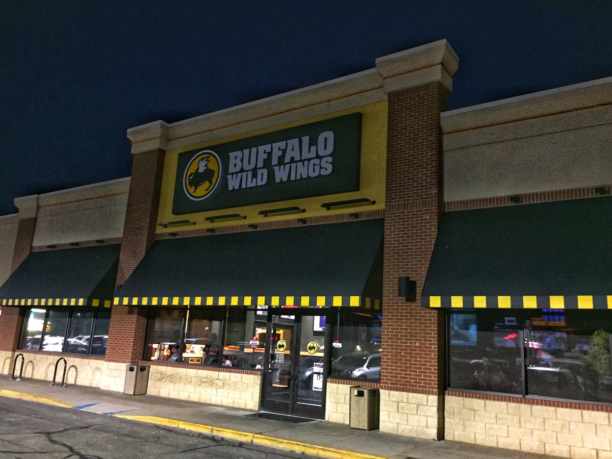 DirkDigglinator's tweet photo. #AfterParties!

1) @BWWings goin’ rogue on the @Motel6 credo by NOT leavin’ a light on for us… ➕

2) 2—TWO(!)—legends to a “T” doin’ work at the ‘Cirque tonight… @MrT, and #MrT(erryoke)!

#GQTrivia #BuffaloWildWings #MrT #CircleBar #TheCircleBar @Cirque #Terryoke @BlazinFrnk https://t.co/AVNAKgOkAW