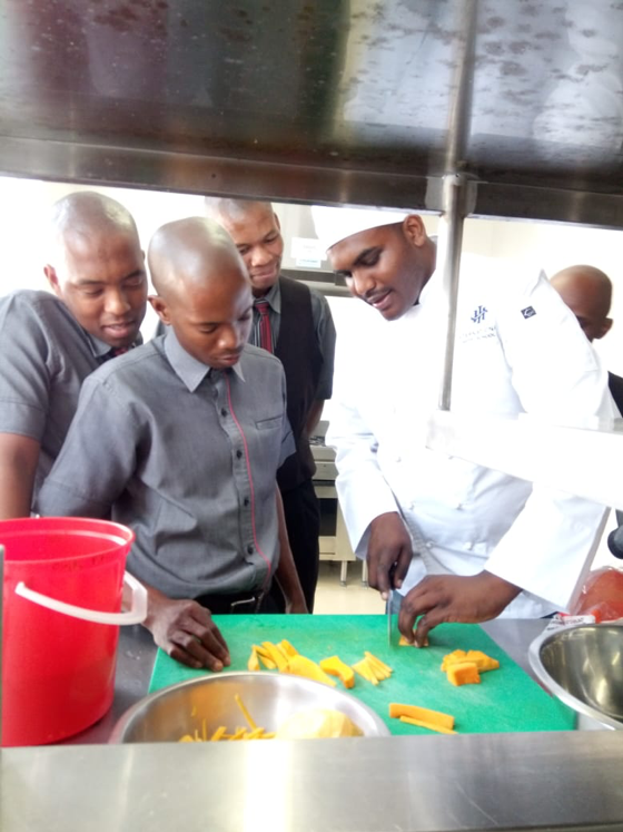 Reach_Summit_SA's tweet photo. Learnerships are vocational training and educational programmes to bridge structured learning and work experience in order to obtain a registered qualification. Summit is in business to partner with South African organisations. Ask us how we can help you. https://t.co/CYnh9KWlv4 https://t.co/DzIMsTzZxi