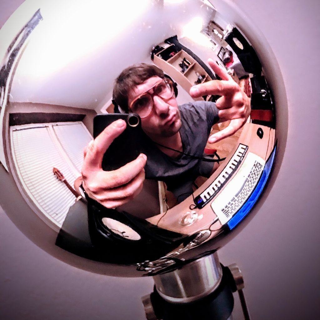 🇮🇹 Oggi esce un nuovo pezzo, si chiama "Monday". È un piccolo esperimento in combriccola con Tommy Gee
🇬🇧 Today I am going to present a new single "Monday". It's an experiment w/Tommy Gee
Save: bit.ly/2JQ9tIs
#monday #MondayMorning #aniene #newsong #newsingle #music