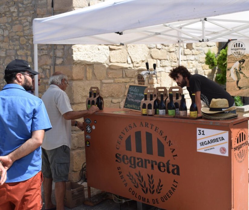 MercatConesa's tweet photo. Compra i degustació de productes alimentaris artesans.
Oli i cervesa artesanes de les contrades.
Tambè podreu menjar i veure a diferents llocs del poble: Food Truck, Cafè de Conesa i el Bar de la piscina (on tambè us hi podeu refrescar!) #mercatvell #conesa #3agost https://t.co/LCePESTlFK