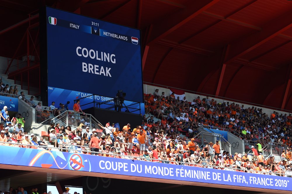 FIFAMedical's tweet photo. ☀️#heatwave tip 4, for really high temperatures 🌡️ consider cooling breaks during matches, an ice cold towel  to cool the body temperature. Check out the heat lesson in the #FIFADiploma https://t.co/vC9OyZI52i #FootballNetwork https://t.co/jxQVxtjADH