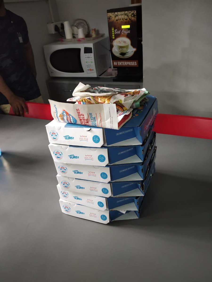 IZISS_TECH's tweet photo. Team #IZISSTechnology celebrated a random #pizzaparty at their office 🍕🍕🍕 https://t.co/kjSwNeyFCm