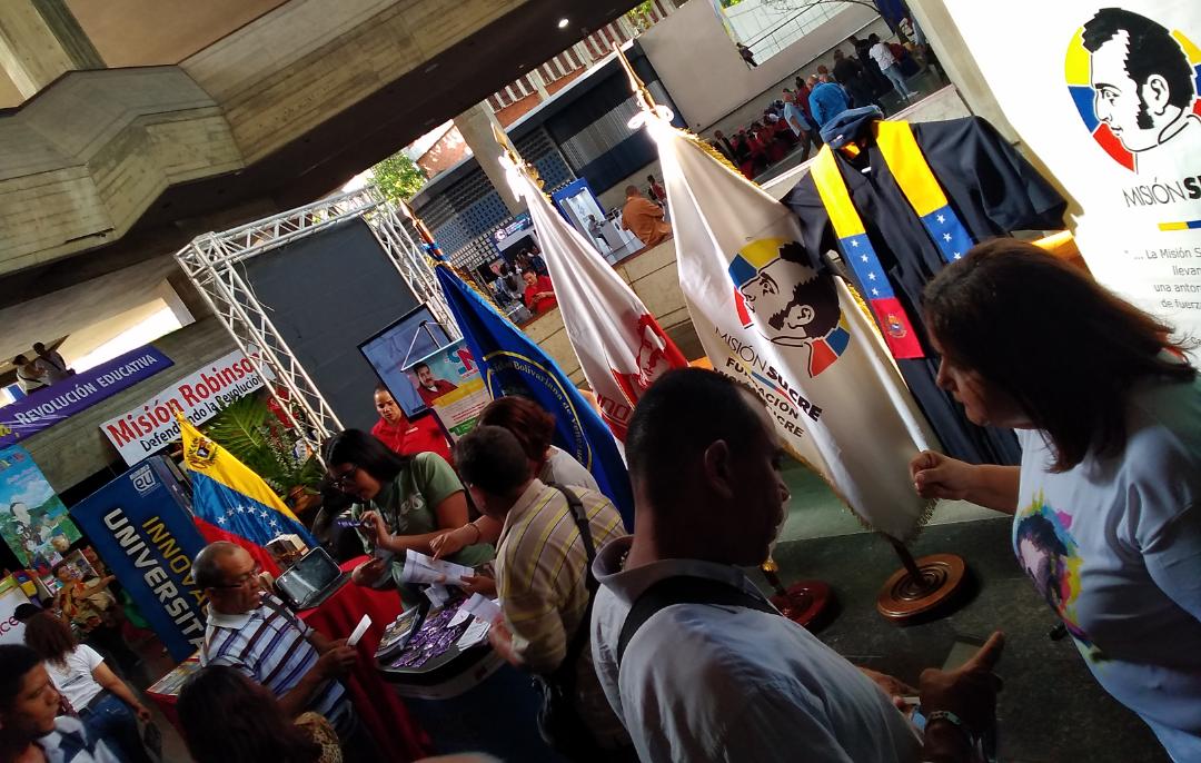 hugbelpsuv's tweet photo. En el marco del @ForodeSaoPaulo desde el Teresa Carreño se encuentra nuestro stand del @Mppeuniv mostrando todos los logros y avances de #Venezuela en materia universitaria ¡Los esperamos! 

#TrabajamosPorLaPaz https://t.co/Ljc0d37QEt
