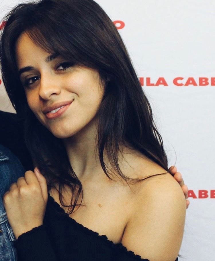 MutiraoFada's tweet photo. RT= VOTO

#MTVHottest Camila Cabello https://t.co/Mj6s37xKTB