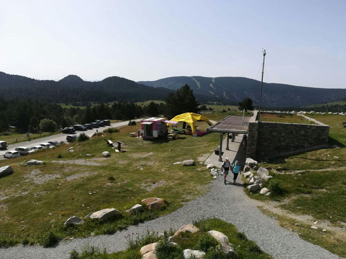 Petit_Deb_Occi's tweet photo. [🚛 Science Tour des Pyrénées⛰️]

Au Lac des Bouillouses avec le @leDepartement66... Et des invités surprise ! 💧
#sciencetour2019 https://t.co/bBRnJRnUed