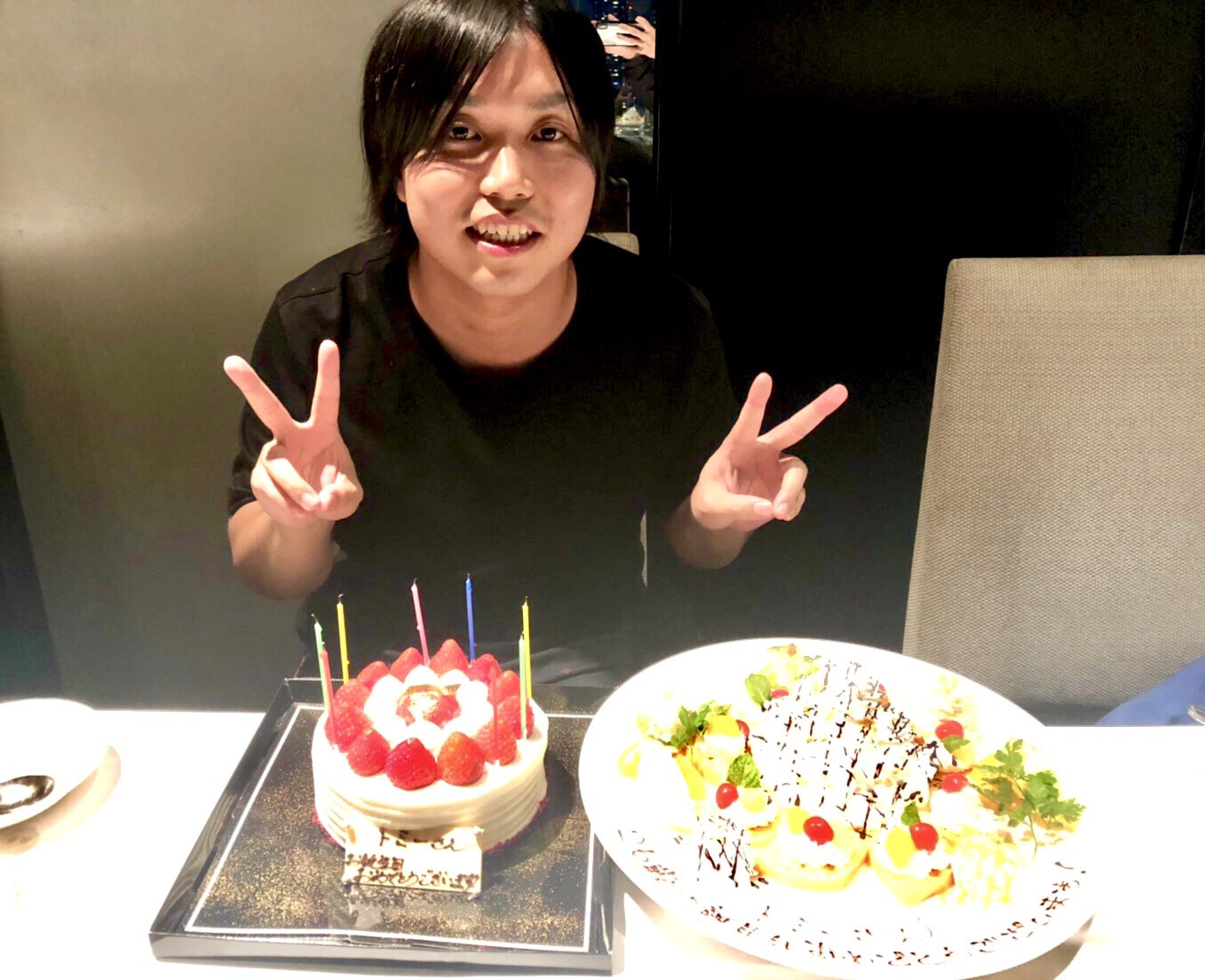 トミー 水溜りボンド 今日は26歳の誕生日でした 沢山のお祝いありがとうございました とっても嬉しかったです 今週はケーキ食べ過ぎて日本の生クリームの消費量の半分は僕が摂取していたのではないかと思います こんな僕ですが26歳の富永もよろしく