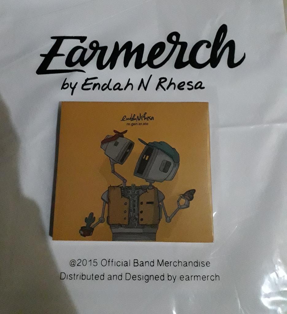 dwikisahkan's tweet image. Relieving pain from recent situation when this package safely arrived to home!! 🤩 @earMerch @endahNrhesa 

#endahNrhesa
#regenerate