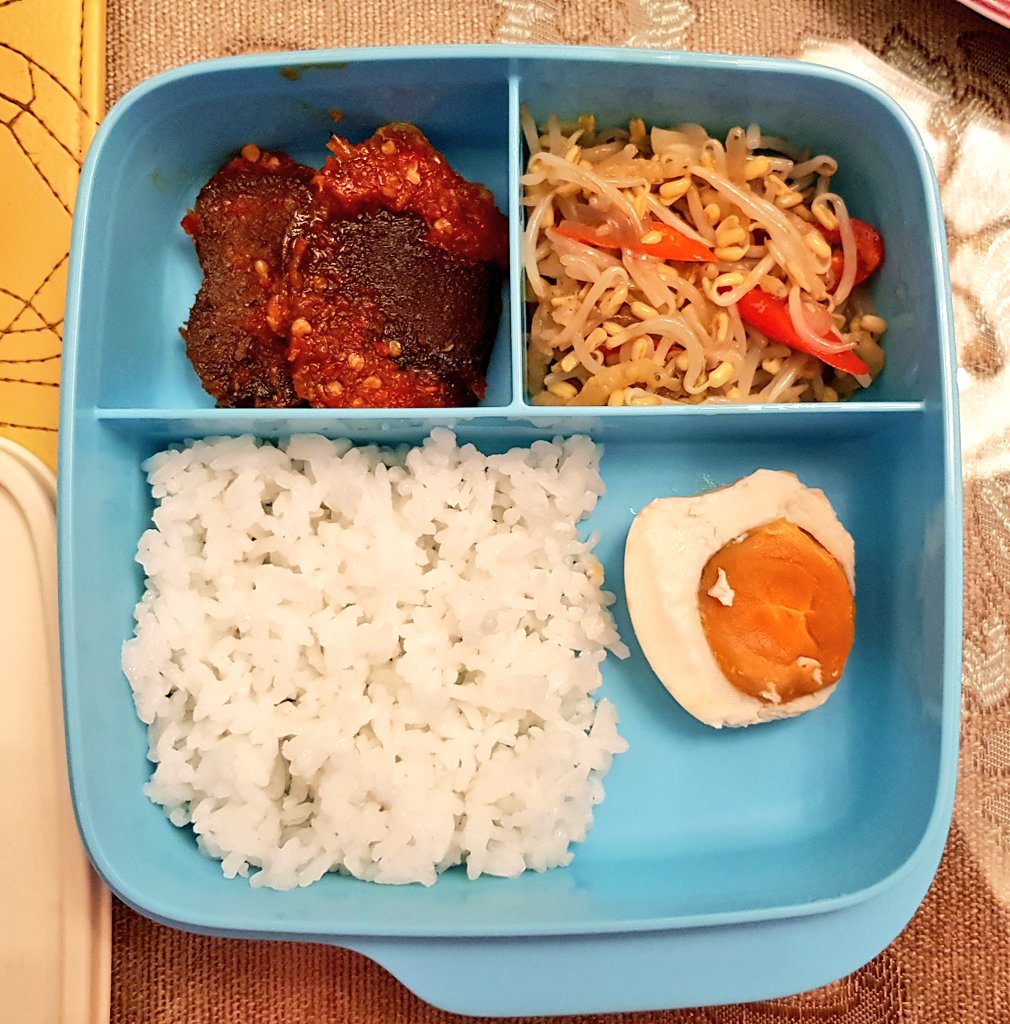 Day 5 (26/07/2019)25 minutes cardio as usual. I brought packed lunch as always to work (3 spoons of rice, half of salted egg, spicy beef slices & stir fry sprouts).I'm starting to see the benefit of bringing my own lunch box to work for my wallet