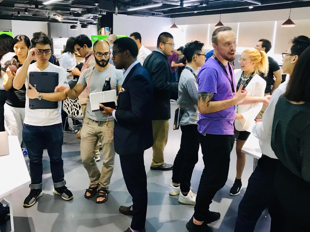 The energetic entrepreneurs are trying their very best to pitch the great ideas in the Start-up Expo !

#EIAmoments #HKPC #InnoSpace #entrepreneurship
