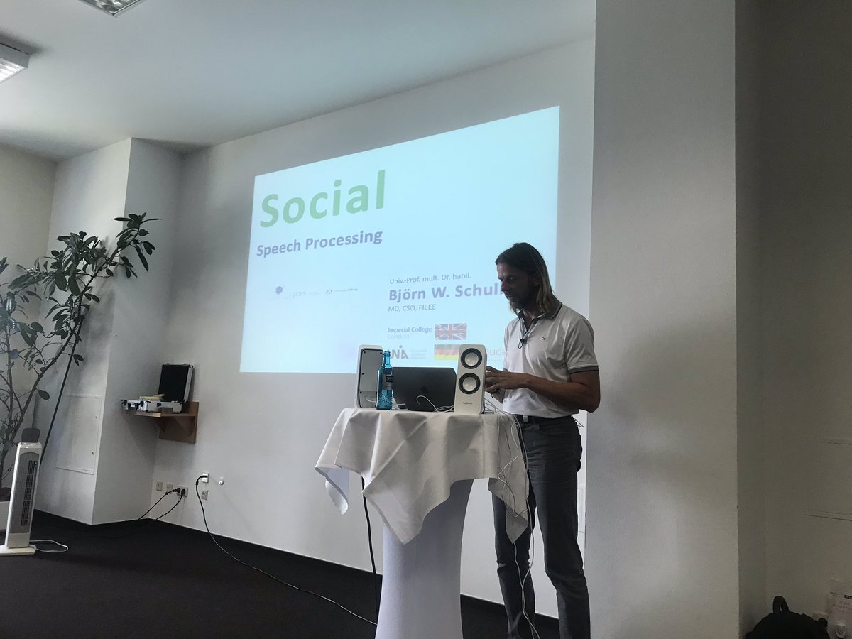 cs2_school's tweet image. Björn Schüller @BjoernSchuller explaining what we can infer from voice and how to detect laughter #cs2_school