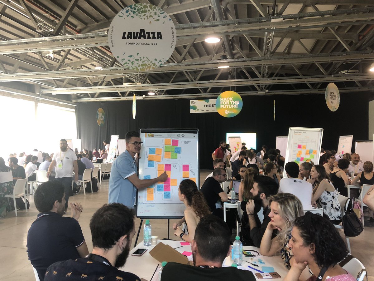 TalentGardenit's tweet image. I partecipanti stanno implementando metodologie di Design Thinking per sviluppare soluzioni innovative nei settori #Food e sostenibilità #HackfortheFuture @Lavazza
