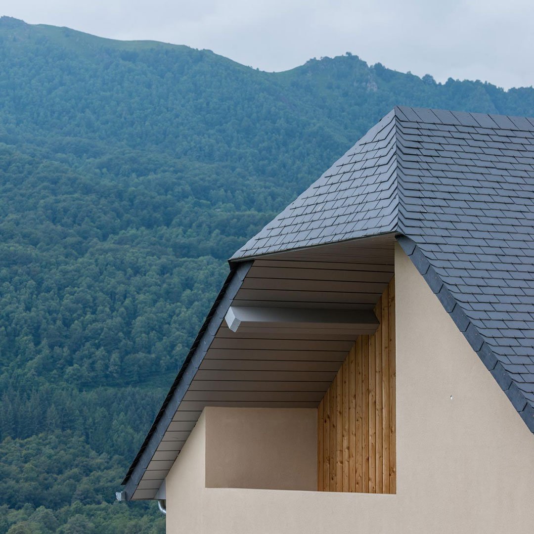 CUPAPIZARRAS_en's tweet photo. THERMOSLATEยฎ solar collectors is the result of combining natural slate's expectional properties with the latest technologies to provide an efficient roofing solution with minimium aesthetic impact | https://t.co/nZnLku2aPh | #solarcollectors #roofing #sustainablearchitecture https://t.co/4UO2nRB489
