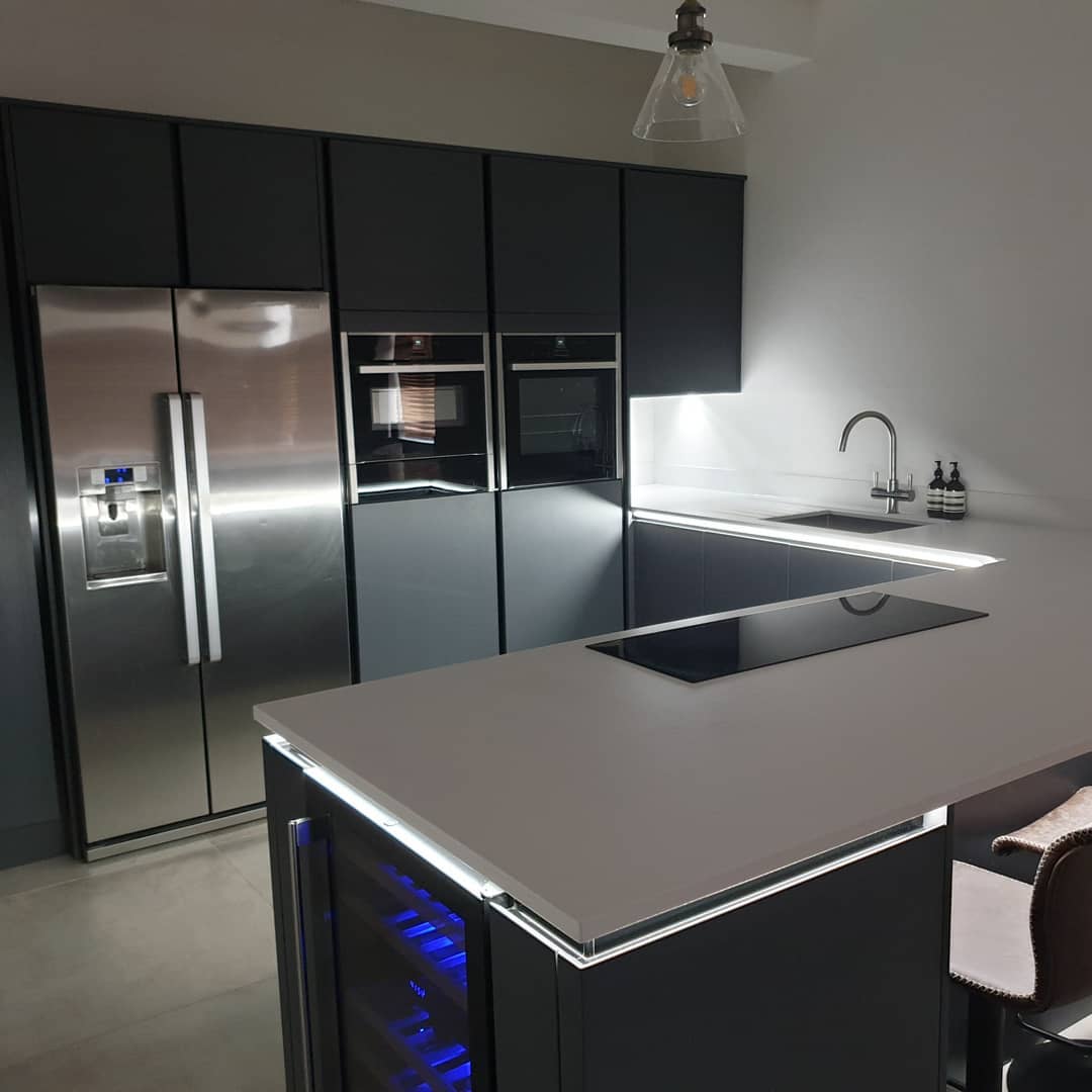 #MISTRALHighlights - This contemporary L-shaped kitchen dazzles day and night with its clever under-mount LED lighting. The MISTRAL Glacier work surface extends seamlessly from cooking space to dining area, creating a room that's as practical as it is stunning. By JDS Joinery