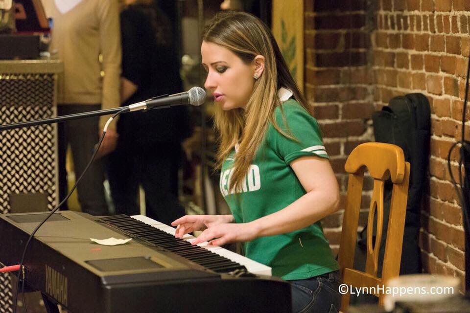 KateEppers's tweet photo. ! #throwback 2 opening for #charliefarren on #stpattricksday ! #lynnma #FridayMotivation  #massachusetts #singer  #salemma   #FridayFeeling  #summer #kateeppers #weekendvibes #summertime #piano  #livemusic #sing  #Kateeppers #indie #music  #america #stpaddysday #irish #singer https://t.co/g0LjcM71a1