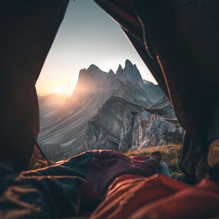 Pour nous, le plus beau des voyages, c’est celui qui vous emmène vers l’inconnu. Vers cet endroit imaginaire, où tout semble possible. Et pour vous rendre en ce lieu, il vous suffit de suivre le guide… 
Bienvenue chez Satellite. Bienvenue Ailleurs. #voyage #travel