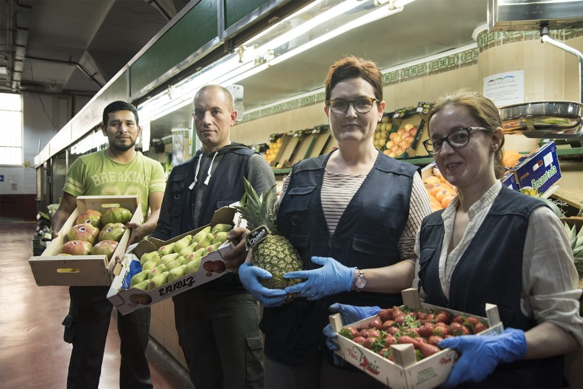 📣 Os presentamos a la FRUTERÍA MANEIRO, el puesto nº 73-80. Especializados en ofrecernos fruta y verdura fresca y selecta. 
#MercadodelaCebada #ConoceNuestrosPuestos #Madrid #FruteriaManeiro #Fruta