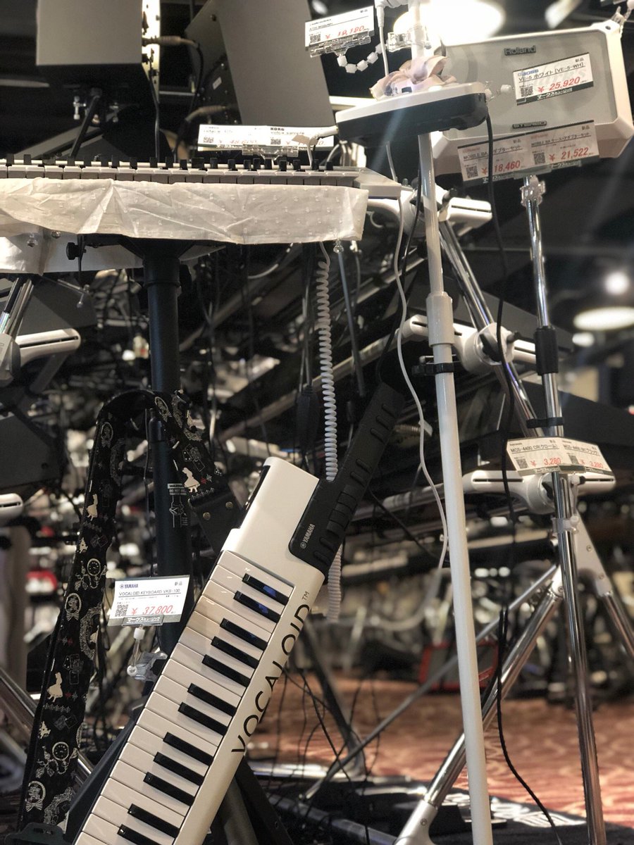MarksMusicOsaka's tweet photo. マークスミュージック
レディースセットはじめました。
　
#CM2000WH
#volcasample
#BOSS VE-5WH
#refacecs
#ATHM50 WH
#作成者30代男性スタッフ https://t.co/4MYUplKgT1