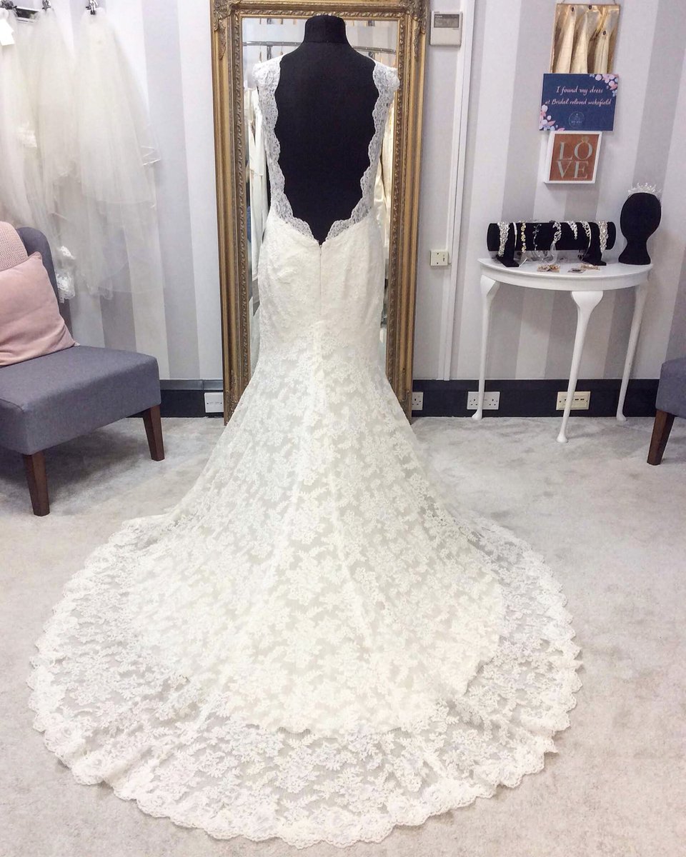 One of our amazing sale dresses! 🤩 
By Watters 
Was £2000 
Now £600! 👈🏼🍾

Book your appointment today on 01924 694180 💙
#bridalreloved #sale #bridalsale #saledress #weddingdress #ecofriendly #relove #ecobride
