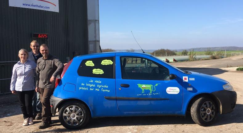 #VendrediLecture - ♻️Produire du carburant vert,  Philippe Collin l'a fait ! Découvrez ce projet unique en 🇫🇷 qui fait rouler les véhicules au Gaz Naturel Véhicule, un carburant vert distribué directement sur l'exploitation.
👉 agriculture.gouv.fr/produire-du-ca…
#bioGNV #GNV #Bioéconomie