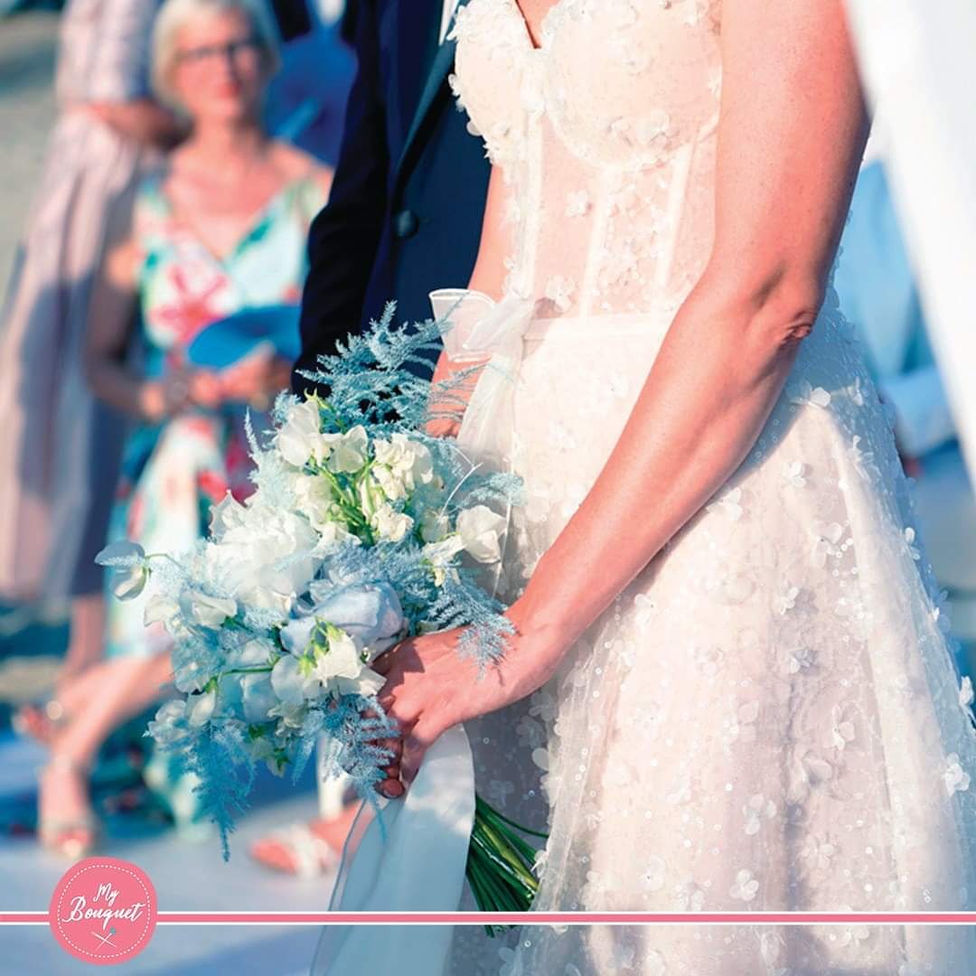Leila tiene stretto tra le mani il suo #MyBouquet 👰💐
#iranianwedding #matrimonio 

"Gli istanti più belli..."
#destinationwedding 

#26luglio #luglio #estate #spiaggia #wedding #weddingplanner #bouquet #bouquetsposa #bride #bridebouquet #weddingbouquet #Flowers #weddingflowers