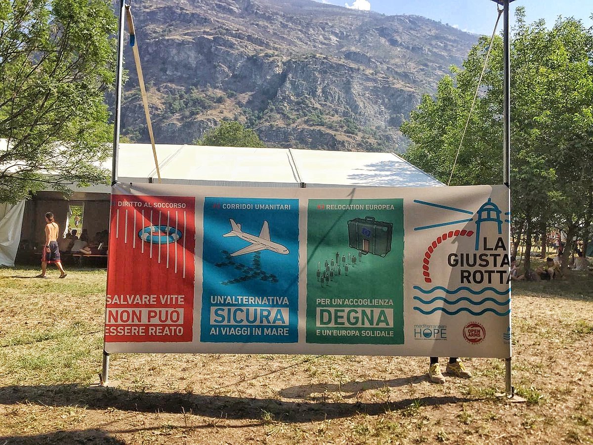 Medhope_FCEI's tweet photo. 🔴 “La giusta rotta”, oggi in Val Susa presentazione al @AltaFelicita anteprima campagna @SeaWatchItaly – @openarms_fund – @Medhope_FCEI

⚓ Perché salvare vite non può essere reato.
✈️ Per un'alternativa sicura ai viaggi in mare.
👜 Per un'accoglienza degna e un'Europa solidale. https://t.co/THC1qGEogB