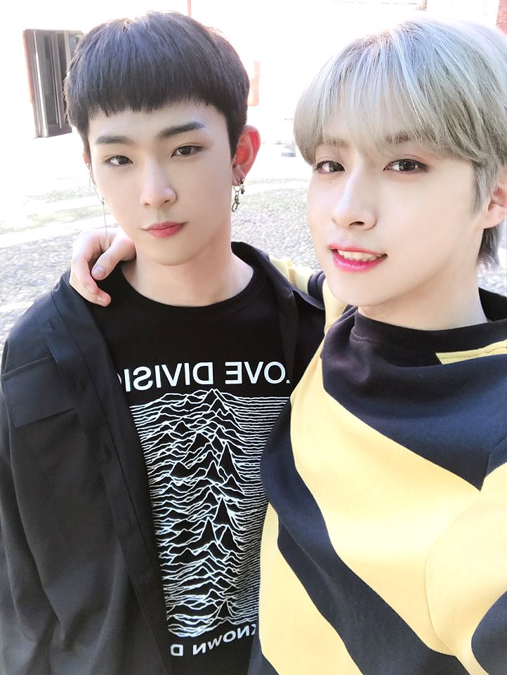 official_ONEUS's tweet photo. [#시온]
세상에서 제일 사랑하는 
우리 삐약삐약엉아 생일 짱 추카해❤ 
평생 보자💕💕알라뷰 쏘 머취💋

- 세상에서 제일 잘생기고 귀엽고 
깜찍한 동생이 - https://t.co/zYGrwV88bB
