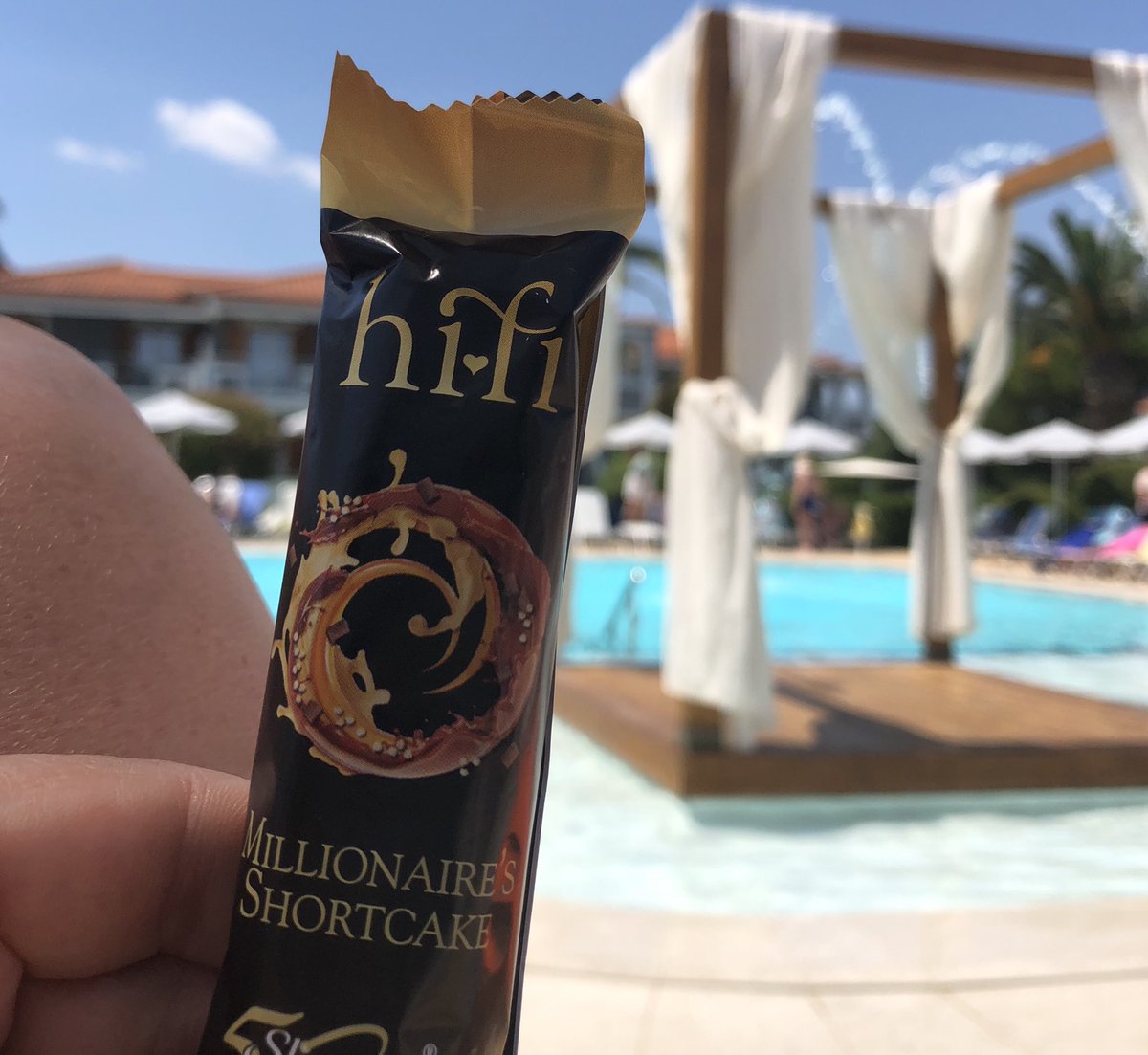 Beautiful setting to eat my last box #millionairesshortcake
#holidayessentials 
I #Love @SlimmingWorld 
#SlimmingWorld
#weightloss 
#GloriousJuly
#Slim4Summer
#FreeFoodGold
#SWGolden
#SlimWithCarbs
#Hanwell #Brentford #KensalRise #Harlesden 

SlimmingWorld.co.uk/SlimWithLisa