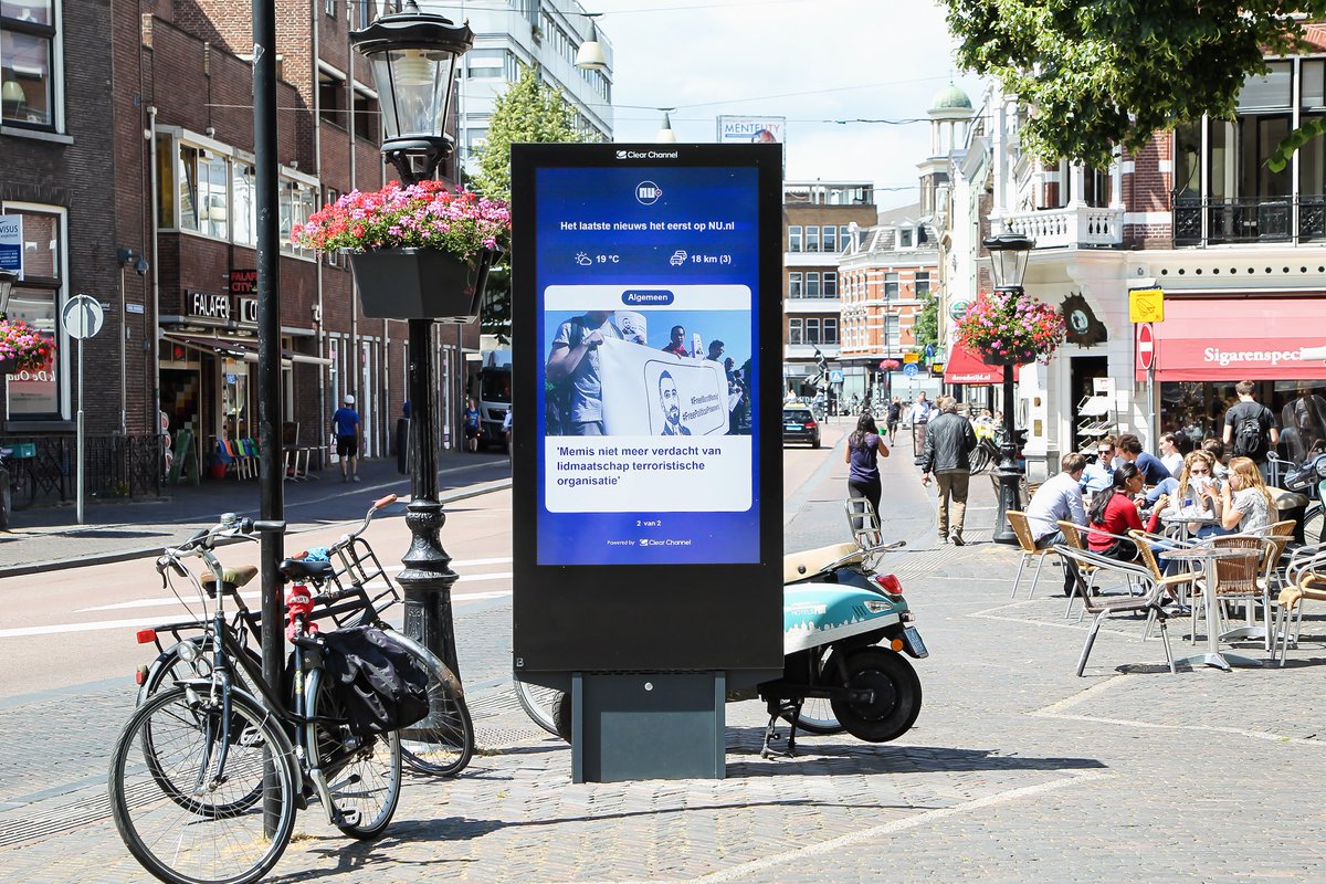 ST_DIGITAL_de's tweet photo. #utricht #digitalsignage #dooh 75 inch Outdoor Totem were placed! 2500 nit do a great job in direct sunlight! #outdoortotem #dooh #ooh #marketing #digitalmedia #tourismusmanagement #stadtmarketing #street #digital #media #news #totem #tourismusverband #rathaus #kiosk #SmartCity https://t.co/Twje44XOLq