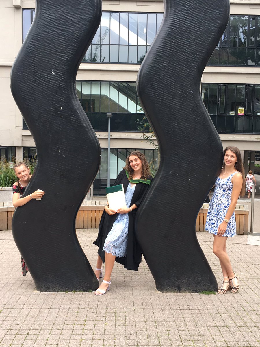 itischloeee's tweet photo. #LeedsGrad19 https://t.co/uKOyEFXWDE