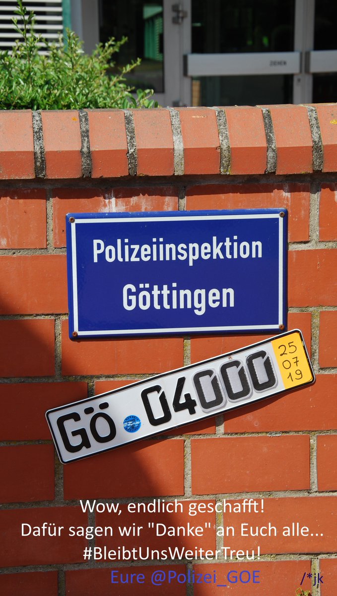 Polizei_GOE's tweet photo. #4000Follower #Danke #LoveYouAll
Fast hätten wir den Moment doch glatt verpennt☺️. Seit gestern Abend haben wir tatsächlich 4.000 Follower! Wahnsinn...🎉 /*jk https://t.co/3kIliIWgUD