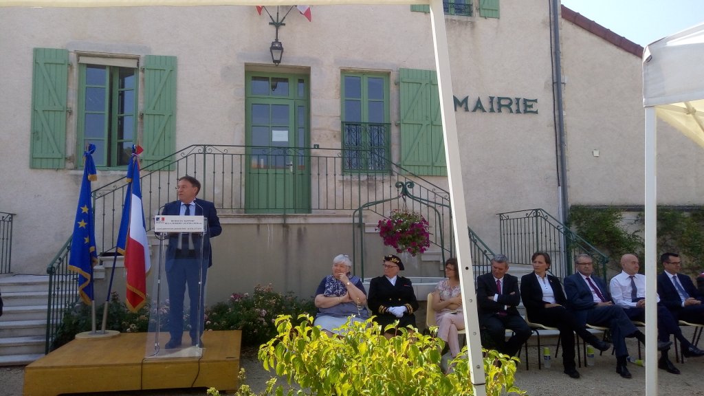 #ruralisons les politiques publiques avec la remise de l'agenda rural à <a href="/j_gourault/">Jacqueline Gourault</a> 

<a href="/JolyPatrice/">Patrice Joly</a> <a href="/LabaronneDaniel/">Daniel Labaronne</a> <a href="/CecileGallien/">Cécile Gallien</a> <a href="/Maires_Ruraux/">AMRF</a> <a href="/PetitesVilles/">Petites Villes de France</a> <a href="/PJarlier/">Pierre Jarlier</a>