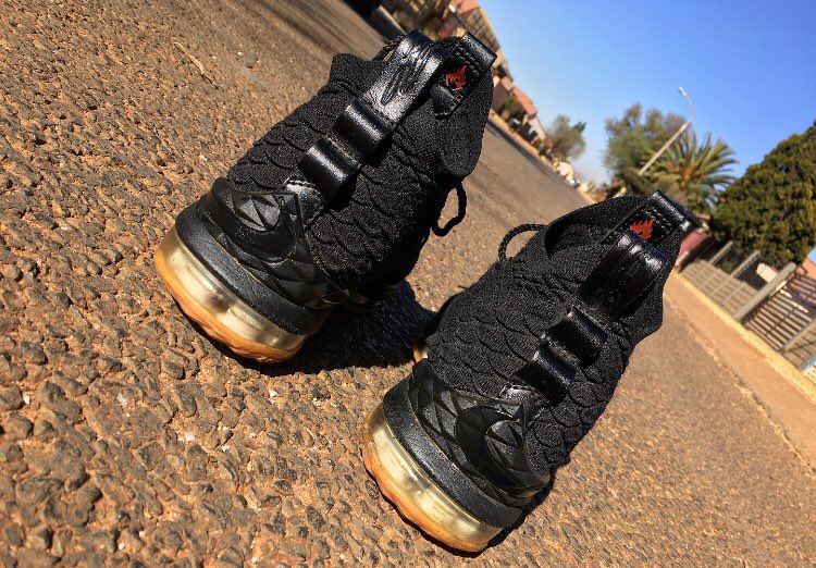 RadebeMusaa's tweet photo. #MyPrideDoesNotAllowMeTo wear dirty shoe @Cleankicks_sa #cleankickssa 👞👟💧
Black colour revival ✔.. give your shoes full service at all times.
Let's keep you clean in every way convient enough for you👌
#Havecleanyourway #FridayMotivation #FridayThoughts @nikestore https://t.co/AzRJcQ9l2y