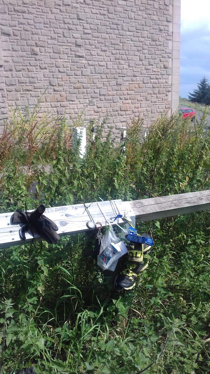 Pair of VJ Bolds on the lost and found board at the Royal Observatory car park on Blackford Hill. Surely an orienteer's? RT please @Interlopers_OC <a href="/esocweb/">Edinburgh Southern Orienteering Club</a> <a href="/EUOCLegends/">EUOC</a> <a href="/EU_Orienteering/">UoE Orienteering</a>