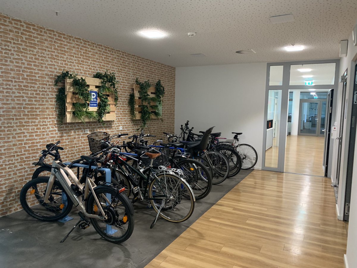 MarkusWeigold's tweet photo. So sieht bei uns im #hauptstadtbüro in #berlin @Drees_Sommer #Mobility #elektromobilität aus. #smartbuiling #innovation #Fahrrad #Gesundheit #bewegung #CO2 #CO2Ausstoß #EmployeeExperience #UserExperience https://t.co/tGYt64SlEC
