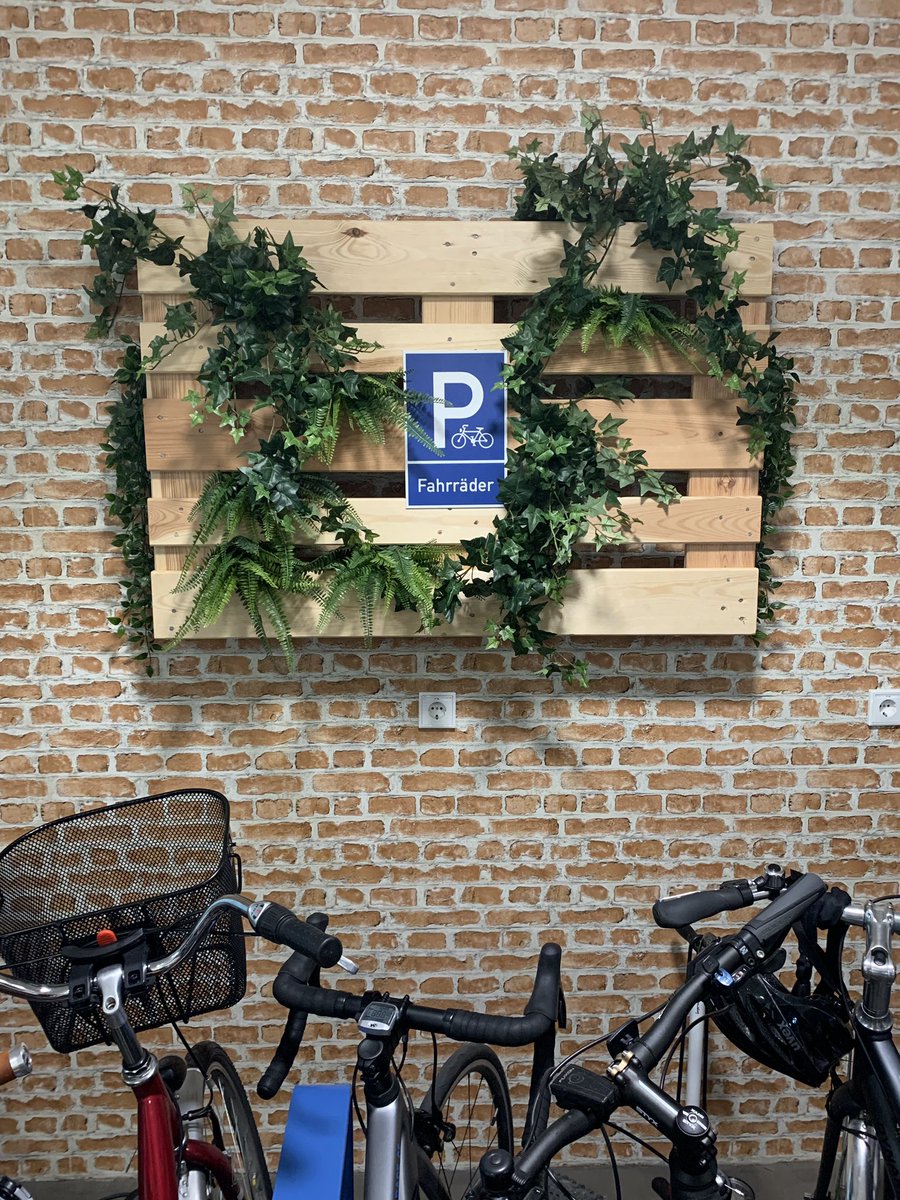 MarkusWeigold's tweet photo. So sieht bei uns im #hauptstadtbüro in #berlin @Drees_Sommer #Mobility #elektromobilität aus. #smartbuiling #innovation #Fahrrad #Gesundheit #bewegung #CO2 #CO2Ausstoß #EmployeeExperience #UserExperience https://t.co/tGYt64SlEC