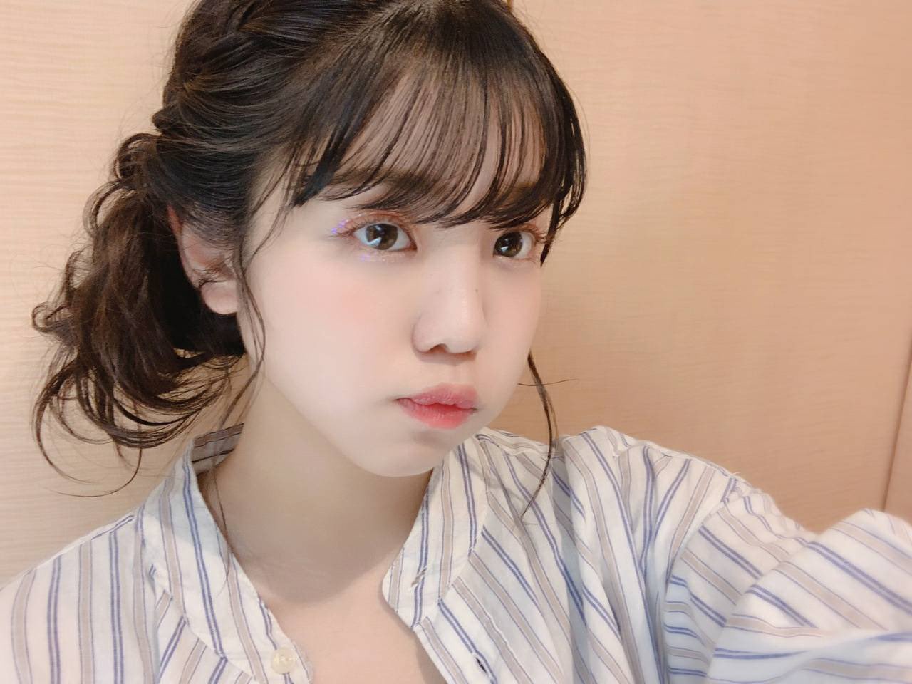 Twitter 上的 佐藤日向 可愛くしてください ってお願いしたんですが ドタイプの 佐藤日向の顔面にしてくれて 大歓喜の嵐です 目の上のキラキラも可愛いし マスカラも少し赤みのあるやつでthe夏 テンション上がる 目の上のキラキラ