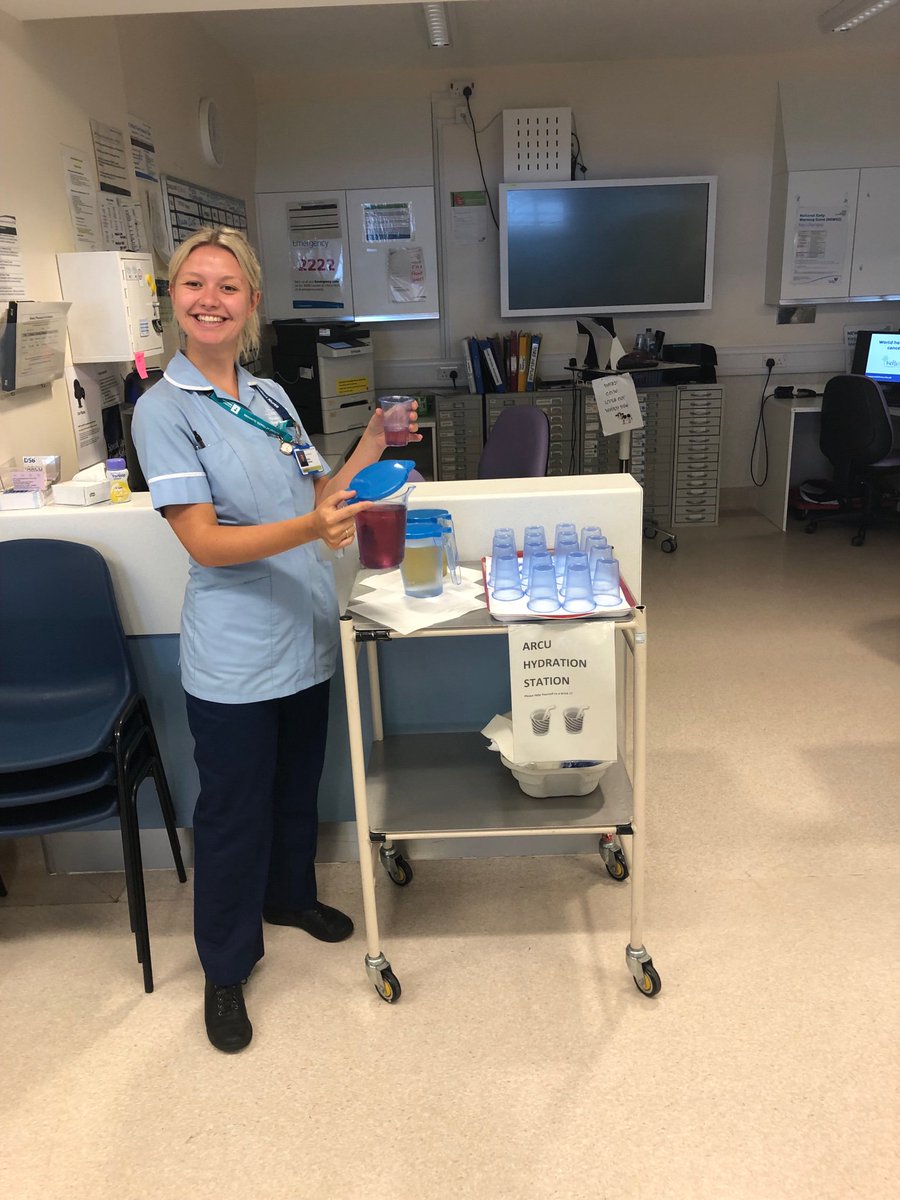 Trying to keep cool and hydrated on ARCU encouraging patients , staff and relatives to stay hydrated 🤗🌞with our hydration station 🥤