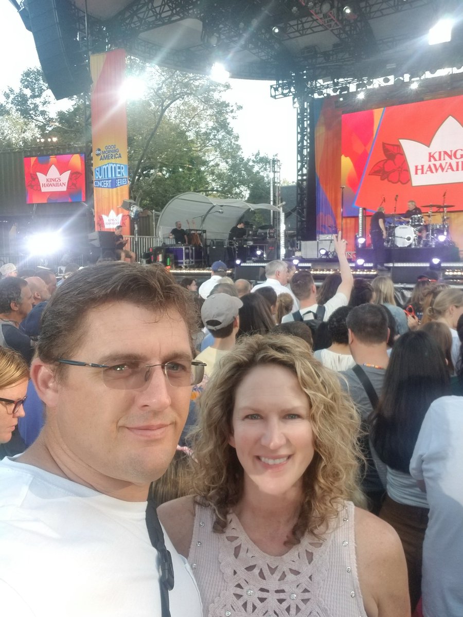 lispi12345's tweet image. Good Morning America, were here from Wilmington, NC. #ladyaomgma