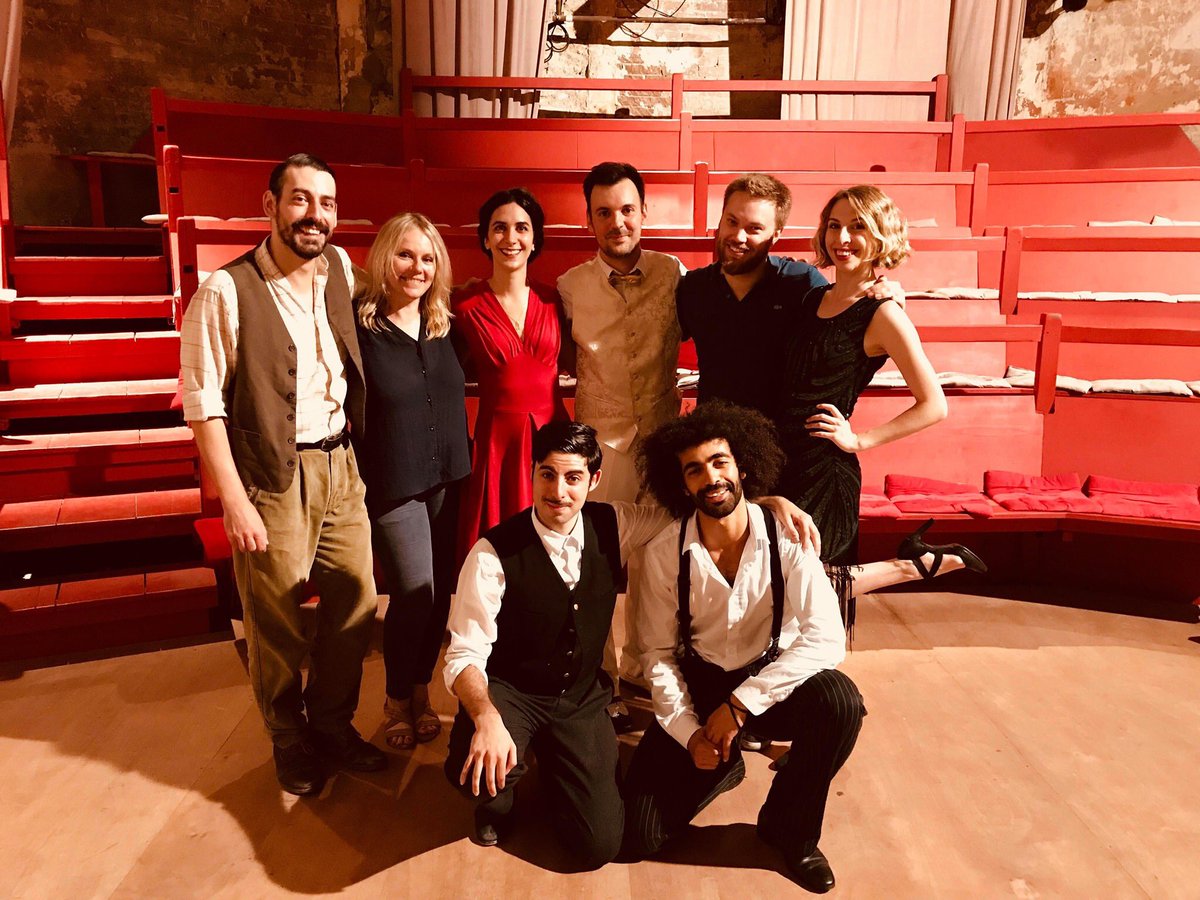 🌟 Toute l'équipe avec Romain Trouillet, le compositeur d'Illusions Nocturnes. Plus que 3 représentations à 20h35 à La Condition Des Soies ! #off19