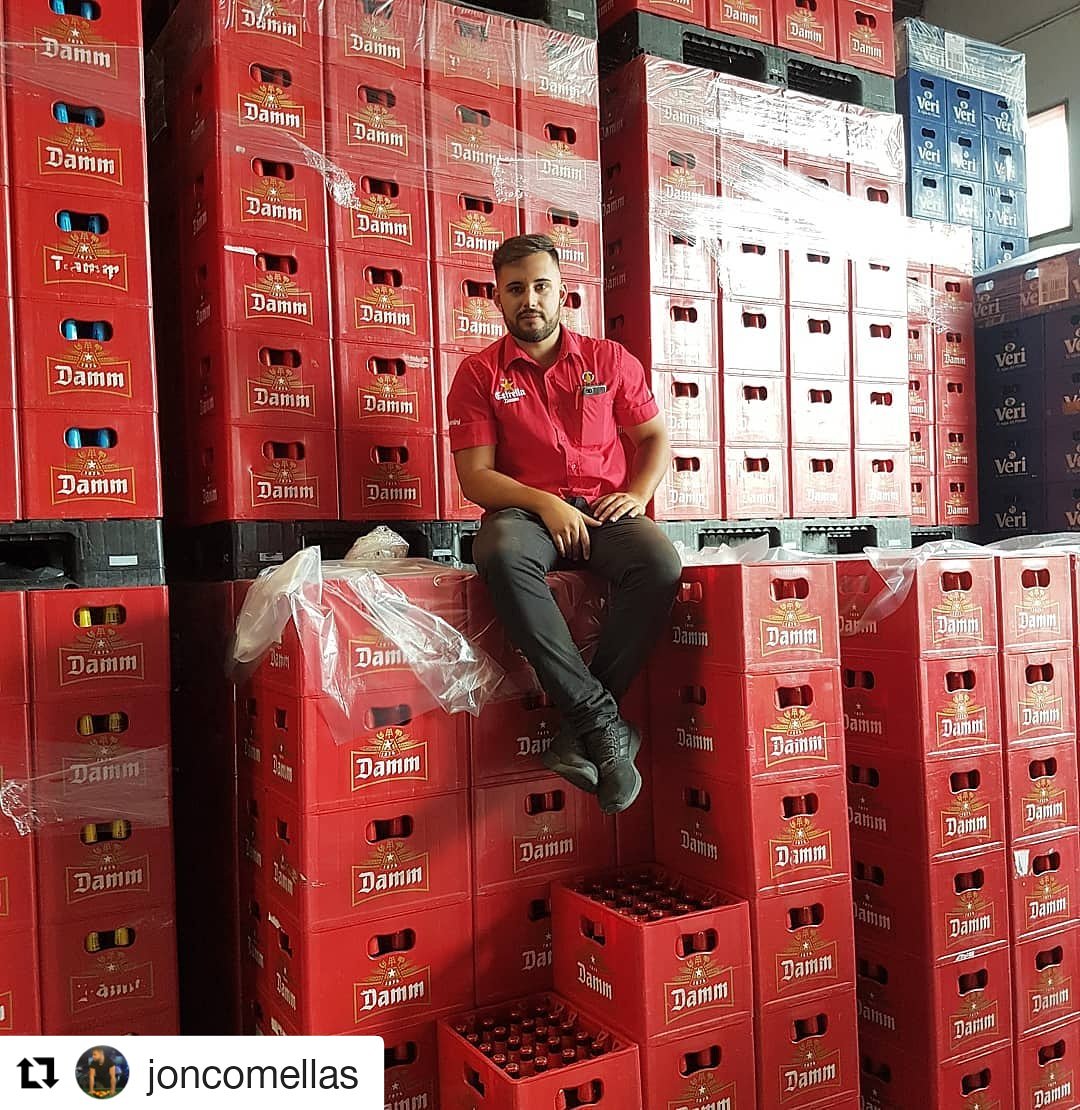 DisnovaSabadell's tweet photo. El nostre comercial estrella!⭐😜 #disnova #distribució https://t.co/C25MsQe9Xd