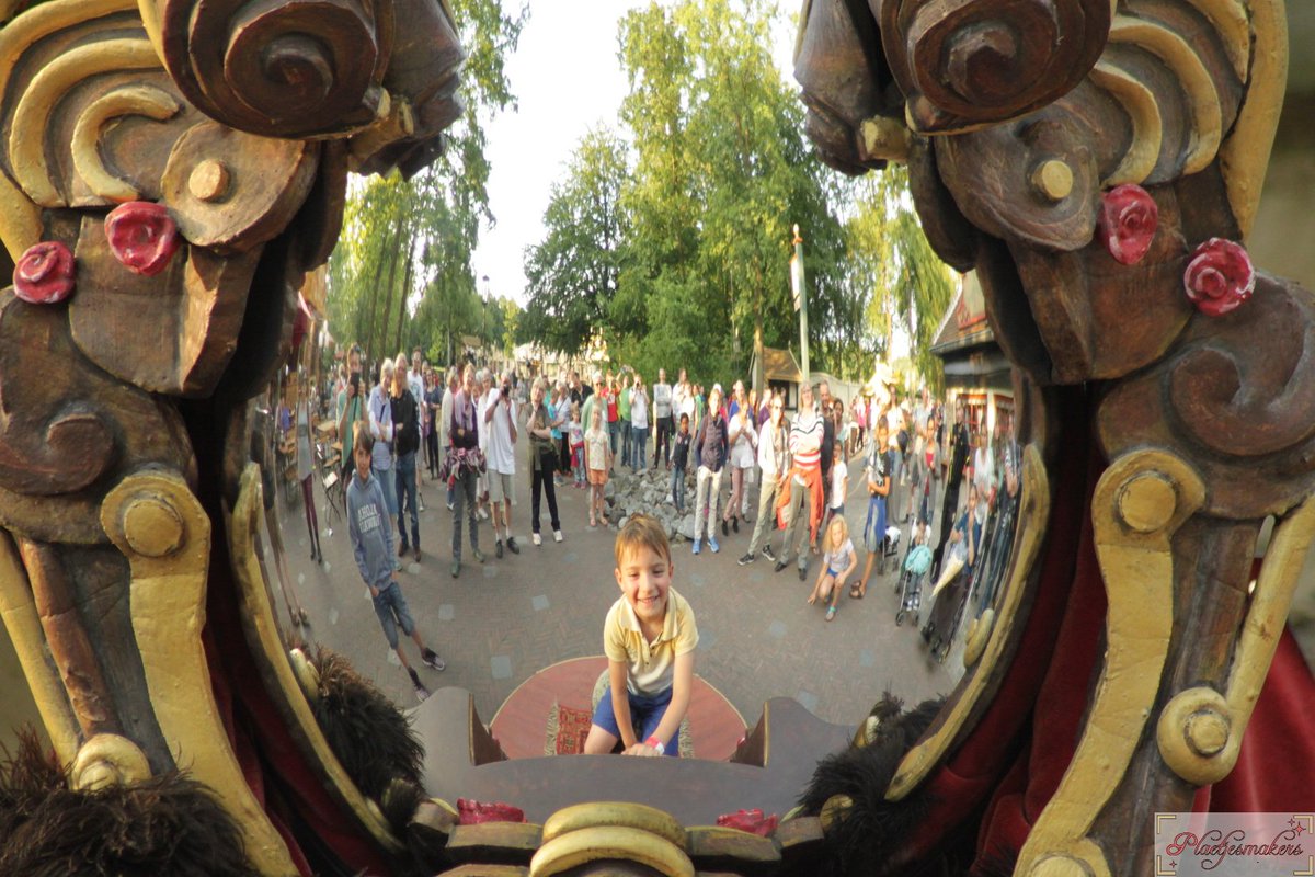 plaetjesmakers's tweet photo. Een entertainment act hoeft niet groot of moeilijk te zijn om populair te zijn bewijst deze spiegel. #Efteling #NPF15 https://t.co/e2dvssBMdZ