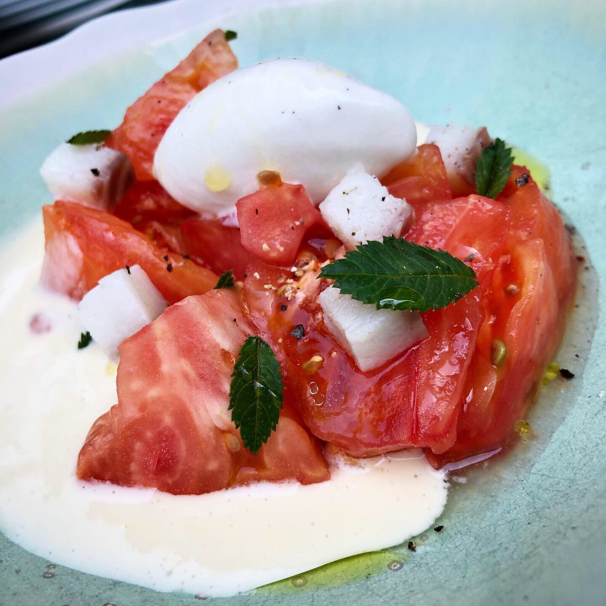 Feo de Tudela con ajoblanco y anguila ahumada⁣⁣
⁣⁣
#mediamanga