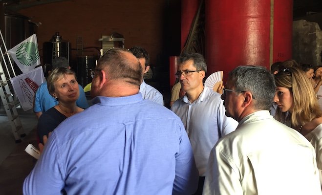 [Agriculture] La <a href="/PrefAquitaine33/">Préfet Nouvelle-Aquitaine et Gironde</a>  à la #rencontre des #viticulteurs #girondins
#FDSEA <a href="/JA_Gironde/">Jeunes Agriculteurs 33</a> 
aqui.fr/agricultures/l…